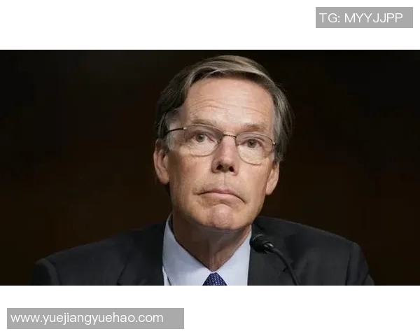 沙姆落与布兰的激烈对决揭示了足球战术的深层次博弈与精彩瞬间