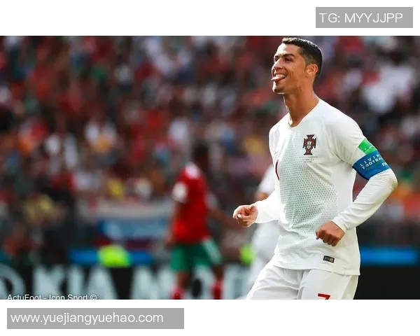 球迷疯狂行为欧冠赛场上演抢夺C罗球衣奇观